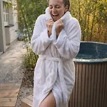 Tauberchalet I Boutique-ferienhaus Mit Private Spa, Sauna & Whirlpool I Naturidyll Und Doch Nur 10 Min Zur Altstadt בית נופש *