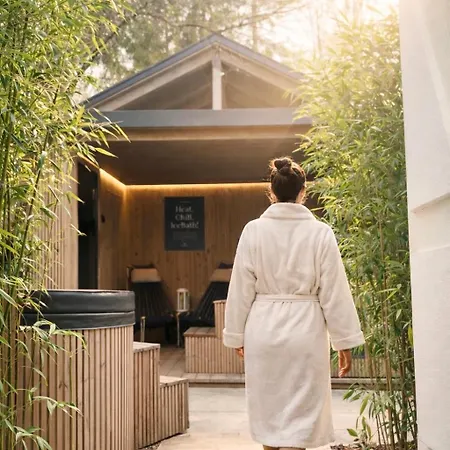 Tauberchalet I Boutique Private I Slow Mornings I Warm Water I Quiet Luxury Semesterbostad *